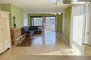 Großzügige Maisonettewohnung mit Fernblick, Balkon und Gartenanteil in Dasing! – Die vollständige Adresse der Immobilie erhältst du vom Anbieter., 86453 Dasing – Vorschaubild 3