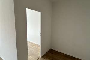 Familienfreundliches Zuhause! Helle 3-Zimmer-Wohnung mit moderner Einbauküche und einladendem Balkon – Wolgograder Allee 58, 9123 Hutholz, Chemnitz – Vorschaubild 8