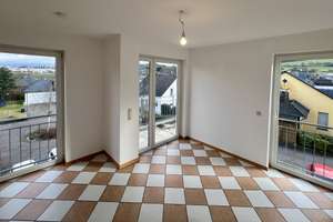 Maisonettewohnung über den Dächern von Trier mit Sonnenterrasse und Stellplätzen – Die vollständige Adresse der Immobilie erhältst du vom Anbieter., 54296 Irsch, Trier – Vorschaubild 4