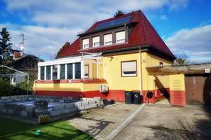 Einfamilienhaus in Berlin-Rudow (bezugsfrei) – 4 Zi. ca. 109 m² Wohnfläche plus ca. 56 m² Souterrain – Margueritenring 17A, 12357 Rudow, Berlin – Vorschaubild 1