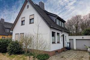 PROVISIONSFREI für Käufer!! Solides Einfamilienhaus mit Garage!