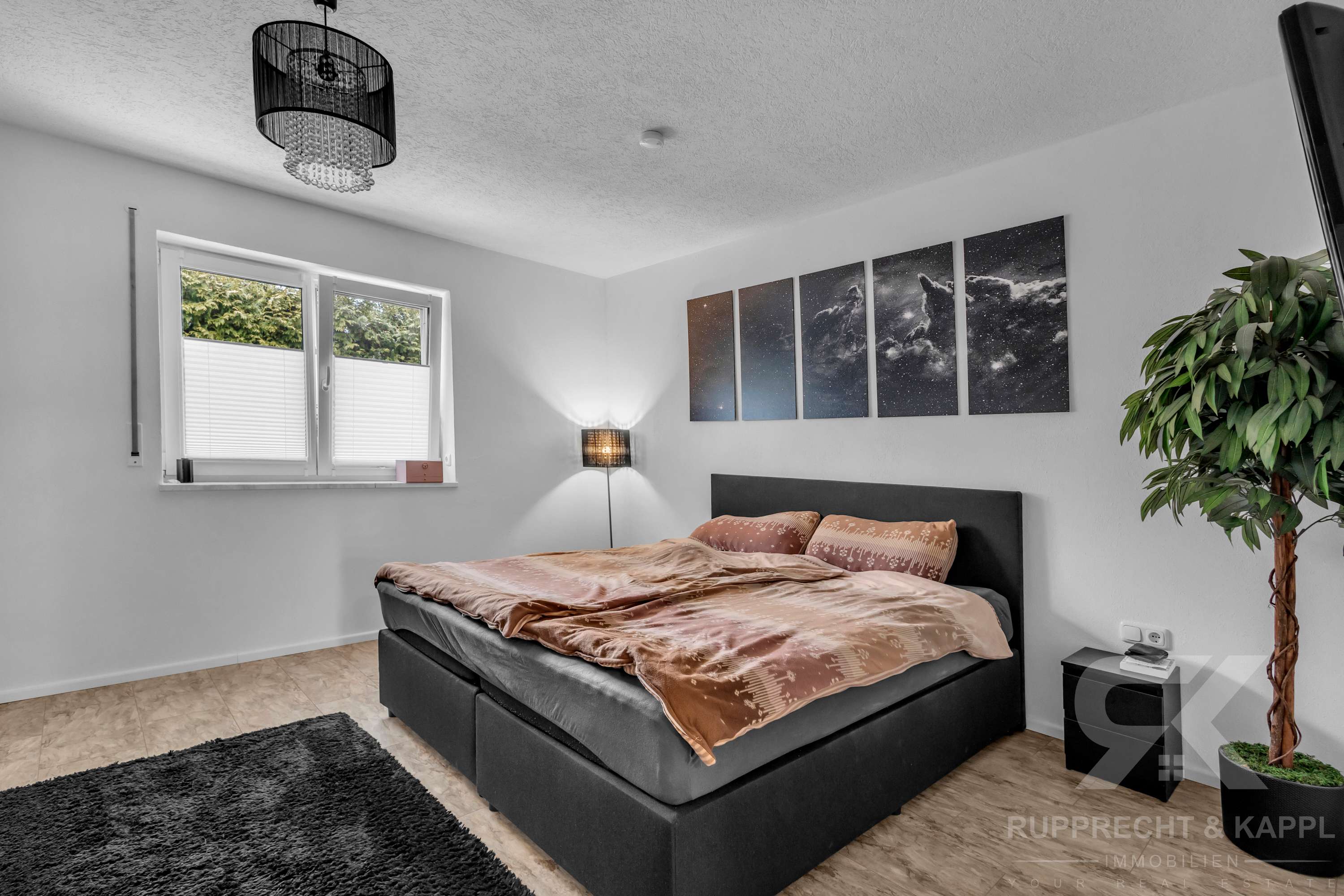 Immobilie in Teublitz - Modernes Einfamilienhaus mit ELW, Doppelgarage, PV-Anlage, viel Nutzfläche und Garten - Bild 13