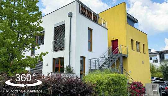 Bild von Hochwertiges Architektenhaus mit 2 Terrasse und schönem Blick + 2 ZKB-Wohnung in top Lage