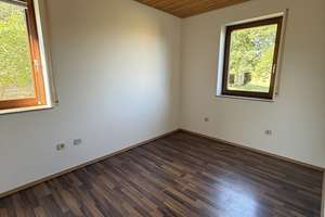 Großzügige 5-Zimmer-Splitlevel-Wohnung mit 153 m², Balkon, Garten und Kaminofen – Kirchweg 8, 75323 Bad Wildbad – Vorschaubild 22