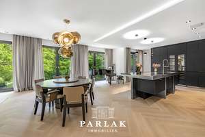 Möblierte Luxus-Residenz in prestigeträchtiger Neubauvilla