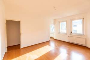 Helle 2 Zimmer Wohnung mit Balkon