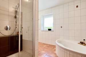 HOCHWERTIGES REIHENENDHAUS MIT GARTEN UND ÜBERDACHTER TERRASSE - PV-ANLAGE - GARAGE - FERNWÄRME – Burgkirchnerstraße 119, 84489 Burghausen – Vorschaubild 14