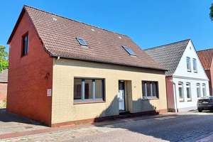 *Preisanpassung* Geräumiges Einfamilienhaus mit Charm im Herzen von Meldorf – Die vollständige Adresse der Immobilie erhältst du vom Anbieter., 25704 Meldorf – Vorschaubild 2