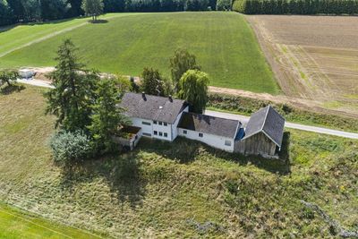 Sanierungsbedürftiges Einfamilienhaus in naturnaher Alleinlage