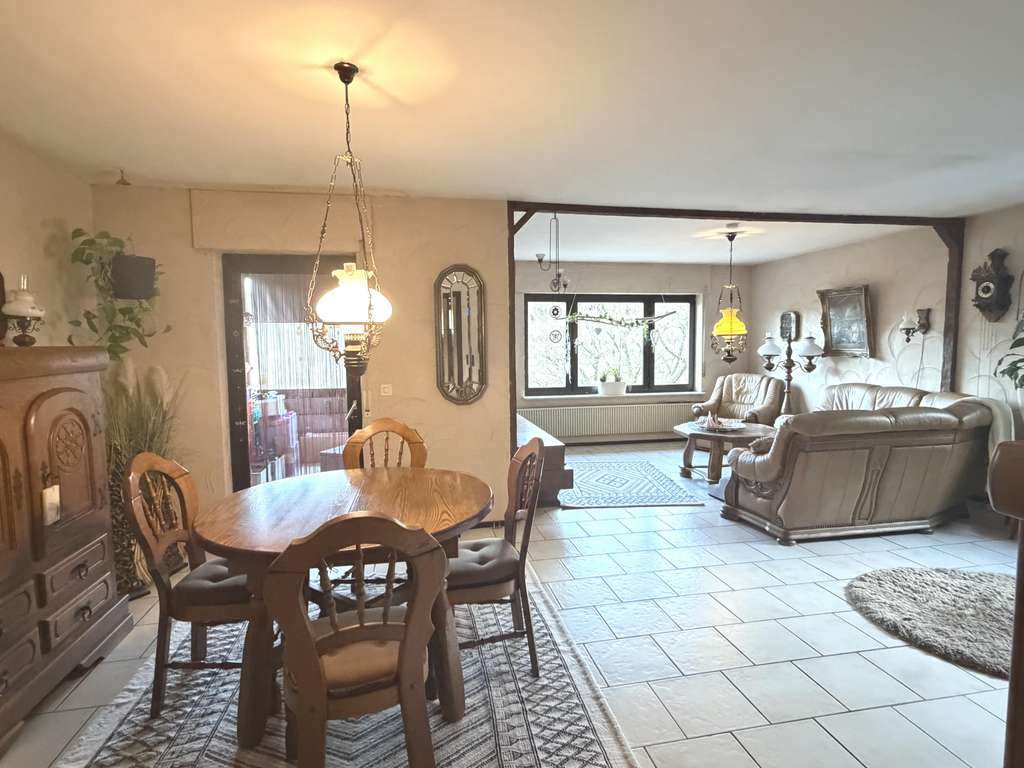 Immobilie in Obersteinebach - Solider vollunterkellerter Bungalow mit tollem Grundstück - Bild 3