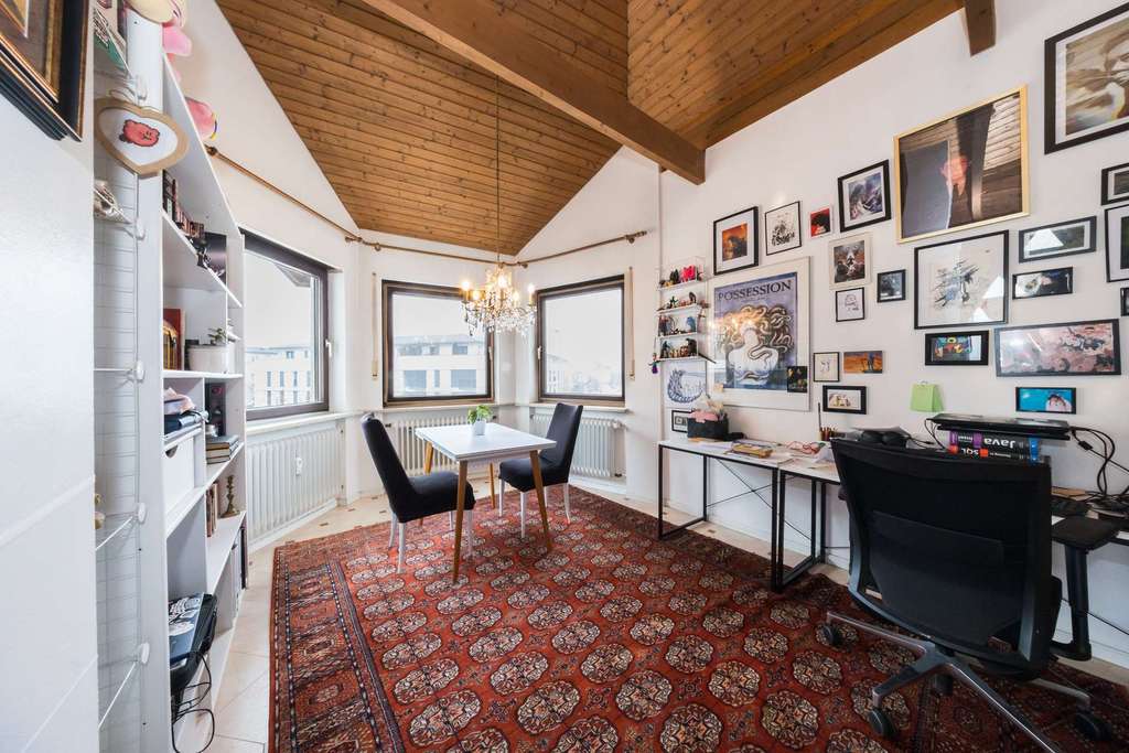 Immobilie in Puchheim - Helle Wohnung mit zwei Loggien und Stellplatz in attraktiver Lage von Puchheim - Bild 2