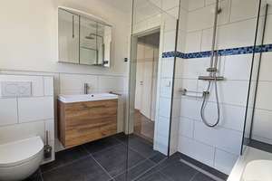 Viel Platz für den Alltag in diesem modernisierten Einfamilienhaus in Breme Farge – Die vollständige Adresse der Immobilie erhältst du vom Anbieter., 28777 Rekum, Bremen – Vorschaubild 3