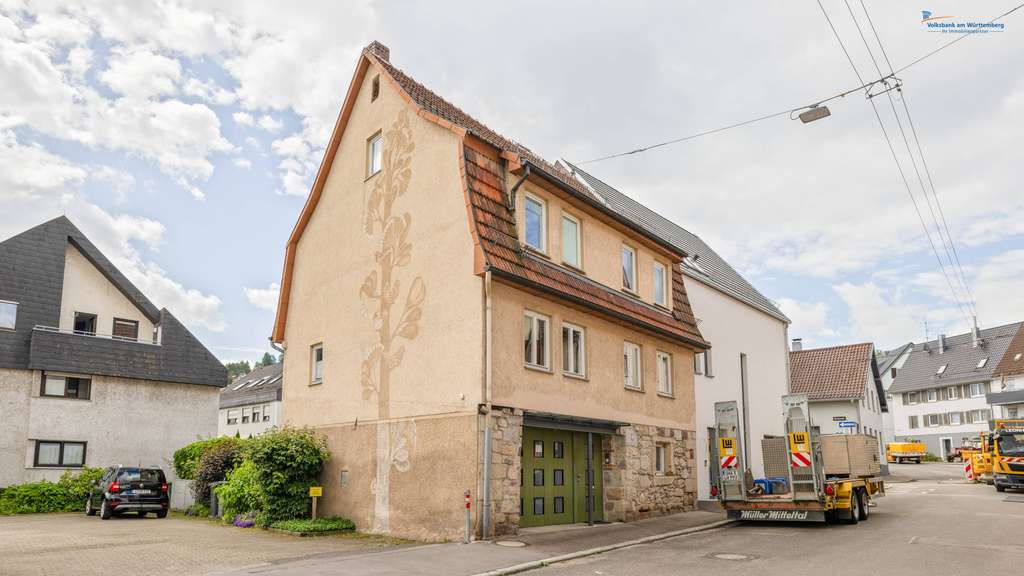 Willkommen in einem Zuhause, das Alt und Neu in beeindruckender Harmonie vereint