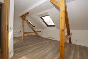 +++ Helle 3-Raum-Wohnung im Dachgeschoss mit Stellplatz! +++ – Limbacher Straße 14, 9113 Schloßchemnitz, Chemnitz – Vorschaubild 1