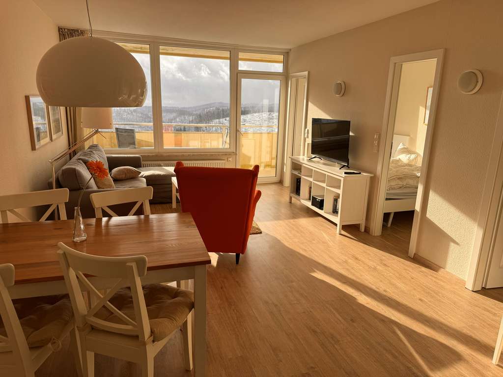 Immobilie in Braunlage - Von privat: 2,5-Zi.  Süd-Wohnung m. Balkon im 15. St. des Panoramic. Hier kann man sofort einziehen - Bild 2