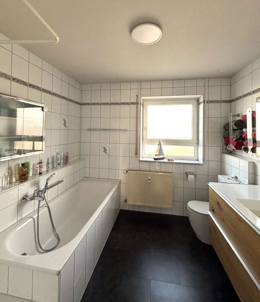 Immobilie in Leipheim - Hochwertige 4-Zimmer-Wohnung mit Balkon, Einbauküche & Stellplatz – modern & durchdacht - Bild 1