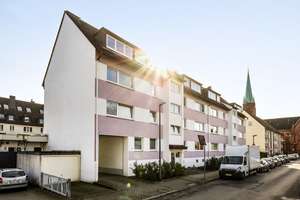 Aufwendig modernisierte Wohnung mit rd. 83 m², Balkon + Stellplatz nahe dem Allee-Center