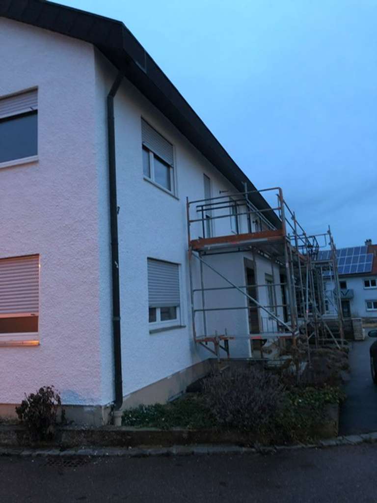 Immobilie in Neresheim - 4-Familienhaus mit zwei freien Wohnungen, 2 Garagen und Solar. - Bild 4