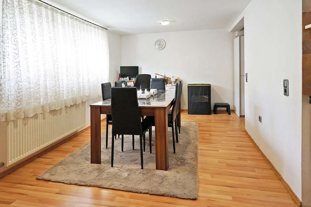 Immobilie in Oberhausen-Rheinhausen - Familienidylle in Oberhausen – Haus mit Garten, Terrasse & viel Potenzial - Bild 4