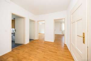 Großzügige 3-Zi-Altbauwhg mit Wohnküche, viel Licht & sonnigem Süd-Ost-/Westbalkon - ideal für WGs. – Die vollständige Adresse der Immobilie erhältst du vom Anbieter., 80993 Alt-Moosach, München – Vorschaubild 5