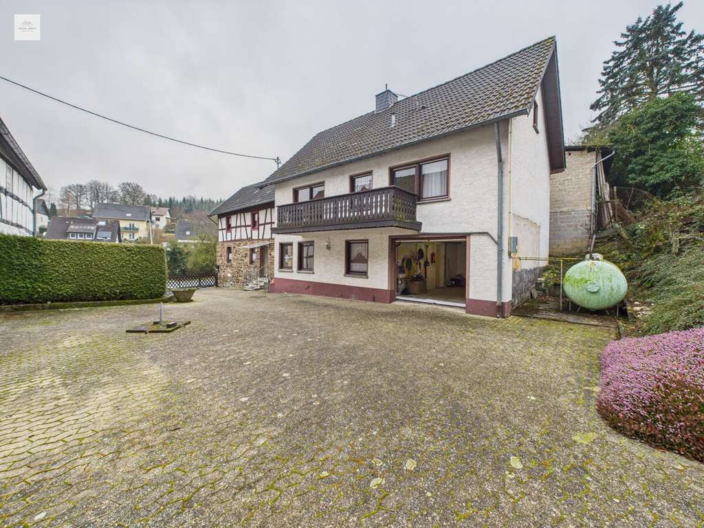 Immobilie in Schalkenbach - Wohnen in zwei verschiedenen Zeitaltern in Schalkenbach-Obervinxt! - Bild 2