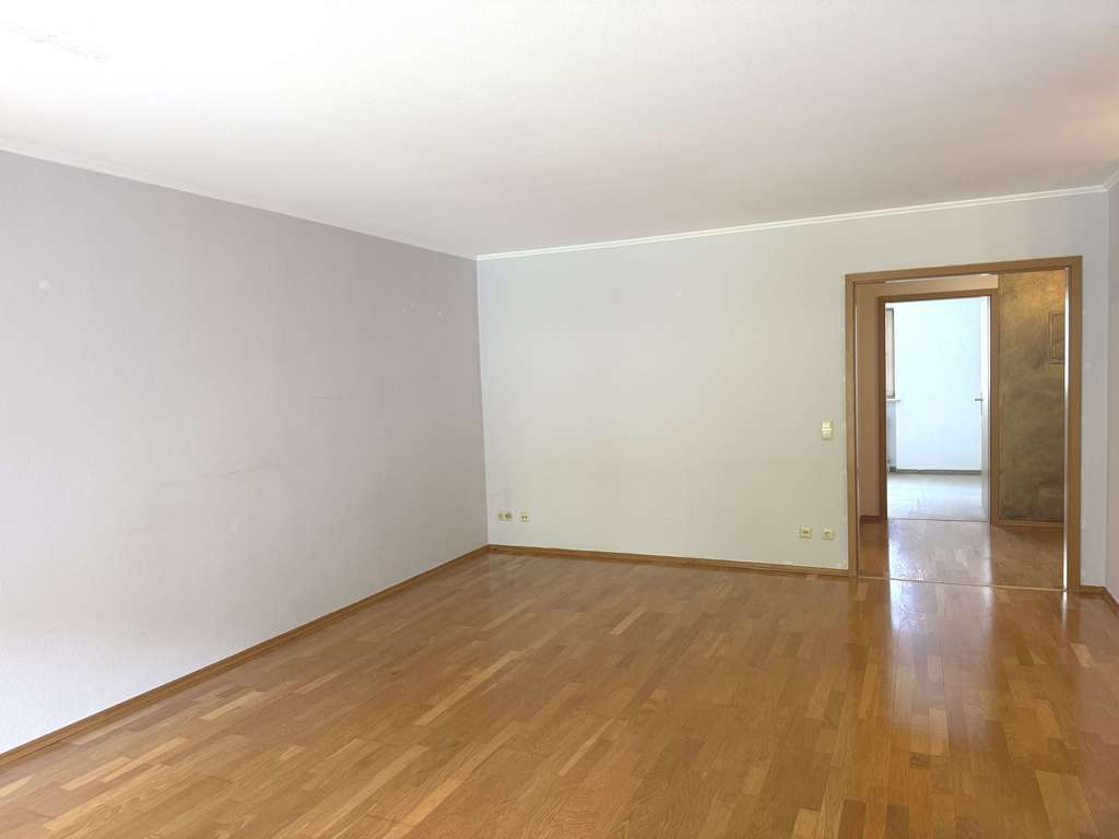 Immobilie in Prien am Chiemsee - Herrliche 2-Zimmer-Wohnung mit Terrasse und weiterem Potential im Souterrain - Bild 3