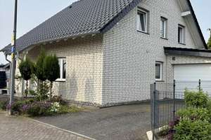 !!PROVISIONSFREI!! Klinker-Einfamilienhaus mit viel Platz, großem Garten, Fitness- und Sauna Bereich