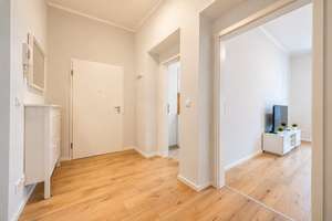 Sonnige 2,5 -RW* vollständig saniert und möbliert* EBK* Bad mit Wanne* hochwertig sanierter Altbau* – Leipziger Straße 140, 1127 Pieschen-Süd, Dresden – Vorschaubild 2