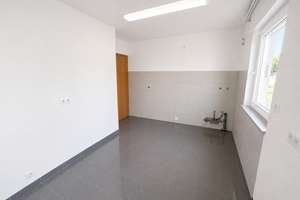 Salach/ab sofort: 3-ZKB-Whg. im 1. OG in 3FH, ruhig, zentral, gepflegt, Garten, Garage – Die vollständige Adresse der Immobilie erhältst du vom Anbieter., 73084 Salach – Vorschaubild 3