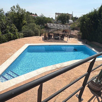 Reihenhaus zum Verkauf in Catadau mit Pool, großem Grundstück und ausgezeichneter Ausstattung