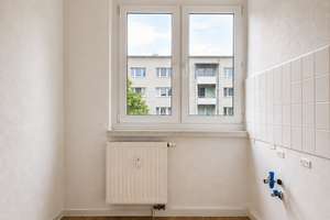 2-Raumwohnung mit Tageslichtbad und Blick ins Grüne – Nossener Straße 16, 4720 Döbeln – Vorschaubild 3