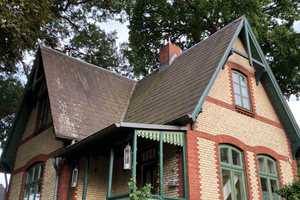 Etwas Besonderes: Das historische Gärtnerhaus des Schlosses Düneck, mit traumhaftem Grundstück – Dünenweg 44, 25436 Pinneberg (Kreis) – Vorschaubild 2