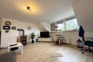 Wohnen mit Wohlfühlfaktor: Helle Dachgeschosswohnung mit Kaminofen – 46147 Holten, Oberhausen – Vorschaubild 3