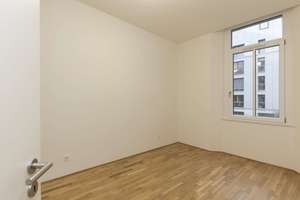 Sanierte 3-Zimmer-Altbauwohnung Rollstuhlgerecht mit Einbauküche und Sonnenbalkon! – Kirsteinstrasse 3c, 55131 Oberstadt, Mainz – Vorschaubild 4