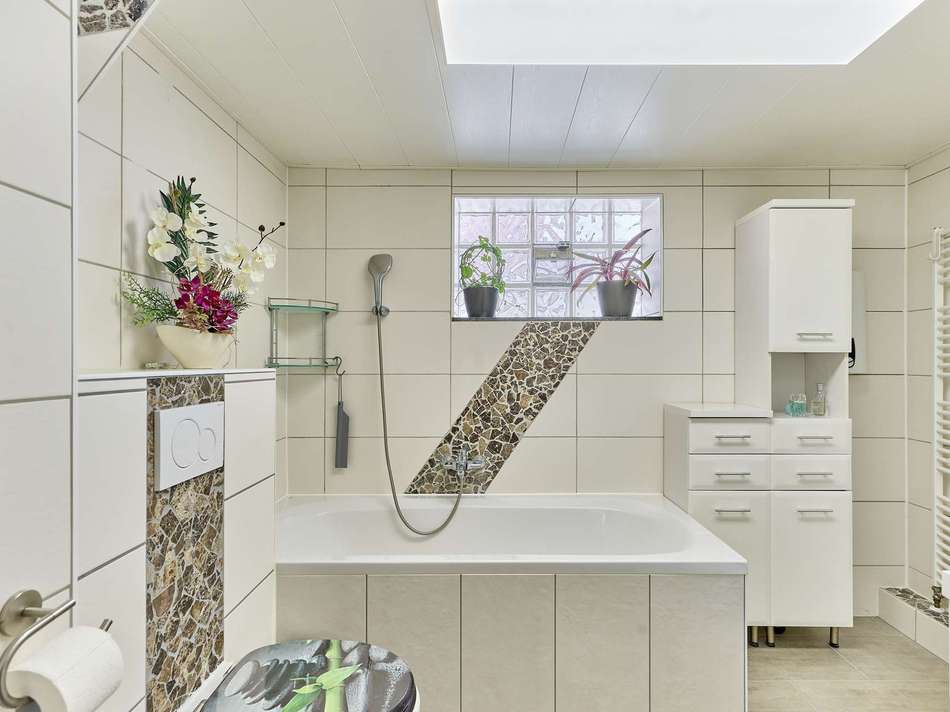 Badezimmer mit Wanne