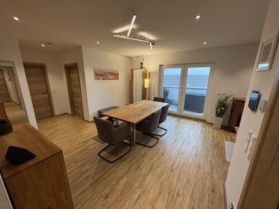 Moderne 3-Zi.-Wohnung mit Carport und Balkon inkl. Fernblick - provisionsfrei