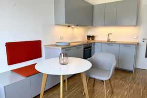 Einziehen & wohlfühlen: hochwertig sanierte 1 Zimmer Wohnung mit Blick über die Dächer Neuhausens – Dachauer Str. 245, 80637 München – Vorschaubild 2
