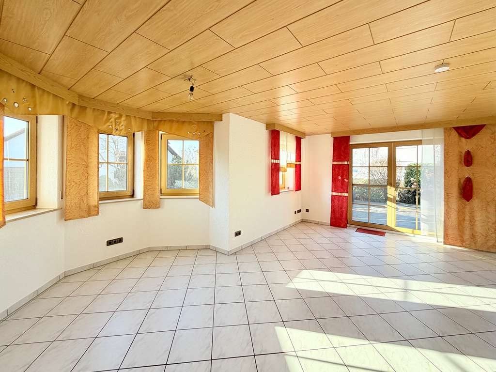 Immobilie in Kemmern - Gepflegtes Einfamilienhaus mit Ferienwohnung, Pool & Photovoltaik - Bild 4