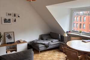Helle sanierte Altbau 2-Zimmer-Dachgeschosswohnung direkt am Zoopark – Sybelstraße 10, 40239 Düsseltal, Düsseldorf – Vorschaubild 5
