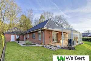 Bungalow mit 158 m² Wohn- und Nutzfläche und Garage
in ruhiger Sackgassenlage am Waldrand – Steinburg (Kreis) – Vorschaubild 1