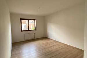 In Reilingen: Frisch renovierte 3 ZKB mit Balkon und Tiefgaragenstellplatz – 68799 Reilingen – Vorschaubild 7