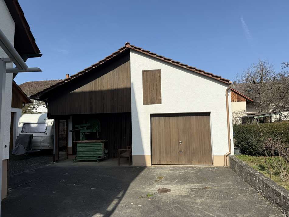 Garage und Holzlager