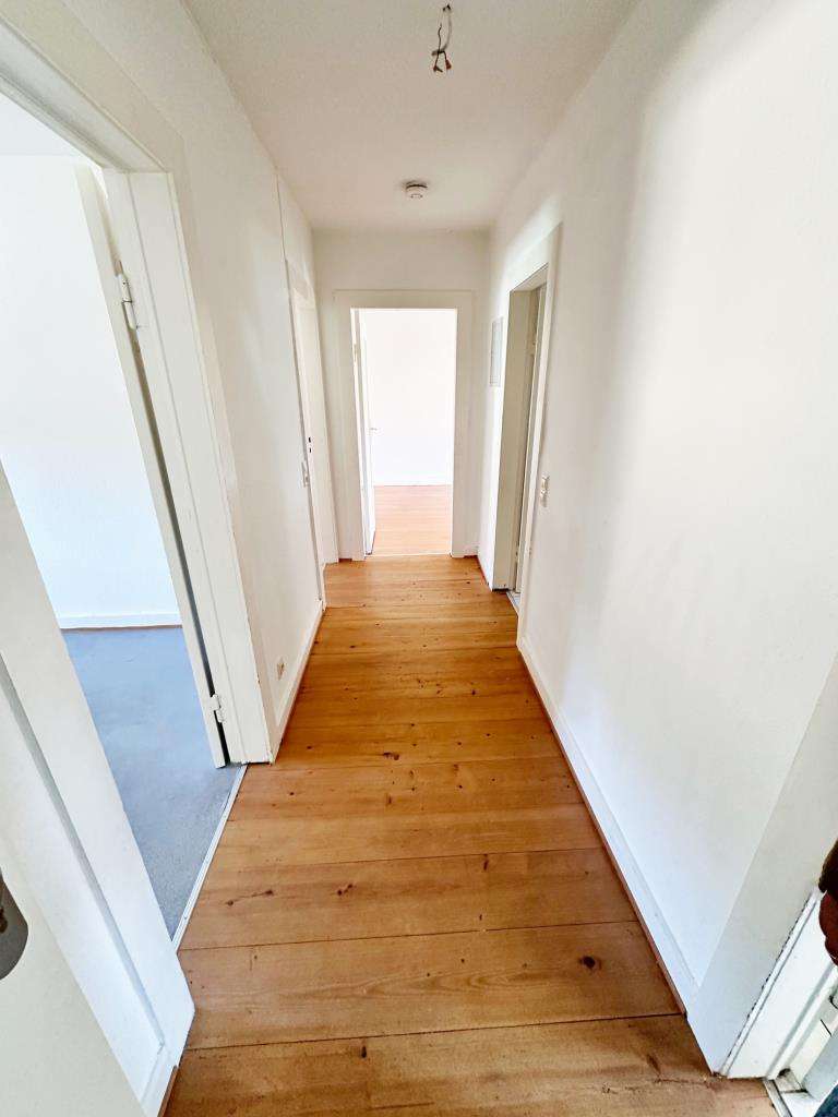 Immobilie in Waldkirch - Helle Dachgeschosswohnung mit tollem Ausblick - Frisch renoviert - Bild 4