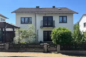 Geräumiges Wohnhaus für 2 Parteien in ruhiger Lage von Rödermark-Urberach! – Offenbach (Kreis) – Vorschaubild 1