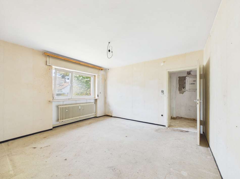 12 Wohnzimmer (Wohnung EG)