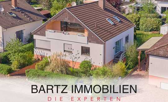 Lichtdurchflutetes Zweifamilienhaus mit Einliegerwohnung und großem Garten