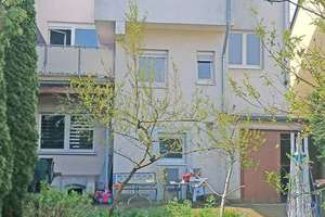 Charmantes Haus mit drei Einheiten und viel Entwicklungspotenzial