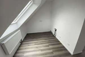 Ihr neues Zuhause: Helle 3,5 Zimmer im Dachgeschoss – Brunnenstraße 28, 42105 Elberfeld, Wuppertal – Vorschaubild 5