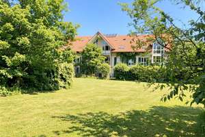 Ihre Kaufgelegenheit! 2,5 Zimmer Wohnung mit TG auf parkähnlich angelegtem Grundstück