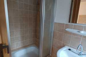 41002 - Dachgeschosswohnung mit Einbauküche im Stadtzentrum – Ludwigstraße 52, 95028 Hof – Vorschaubild 6